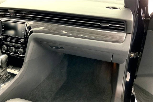 Used 2022 Volkswagen Passat 2.0T R-Line image 16