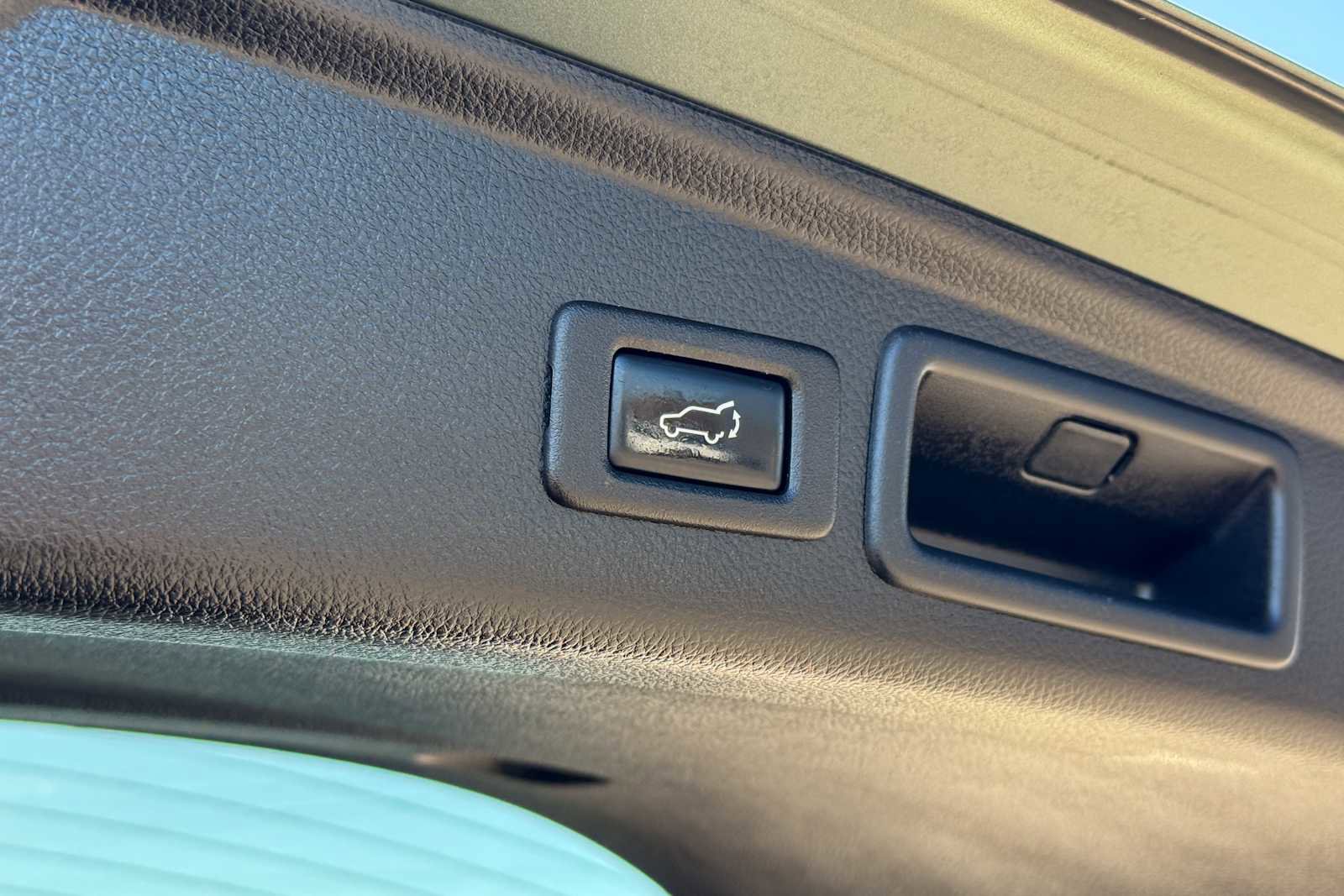 Used 2016 Subaru Forester 2.5i Limited image 14