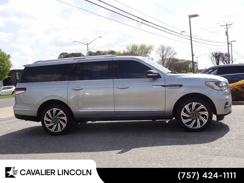 Certified 2024 Lincoln Navigator L 4WD image 2