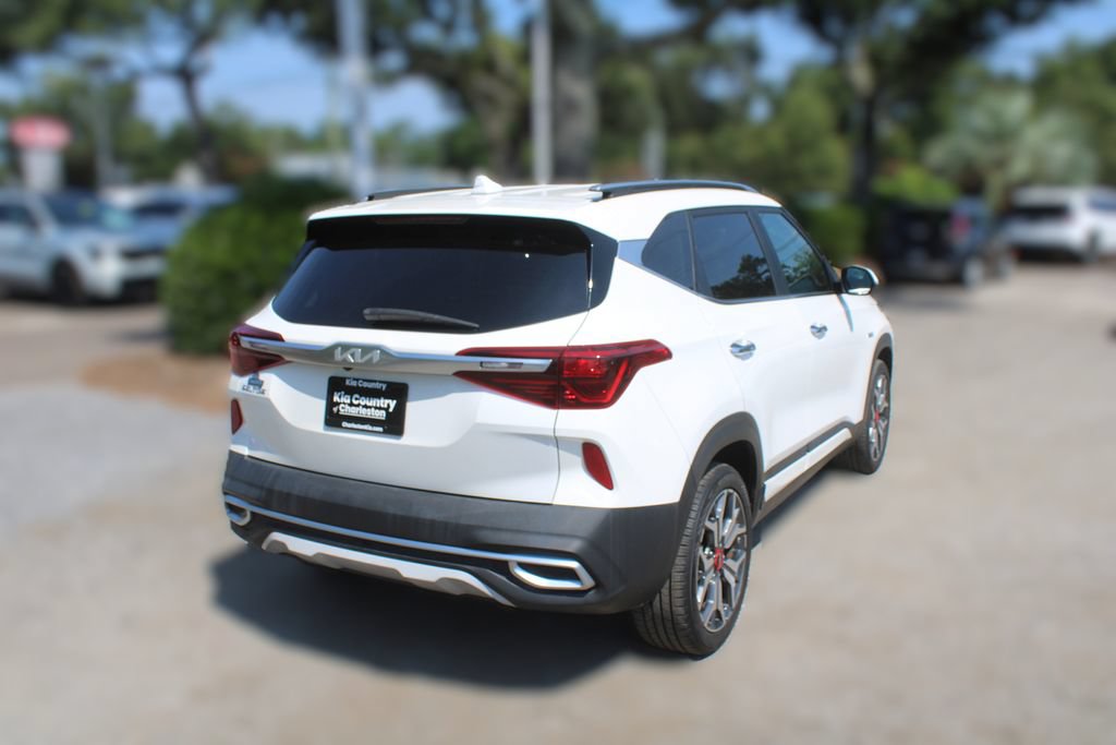 Certified 2023 Kia Seltos SX w/ SX Sunroof Package AWD/4WD image 7