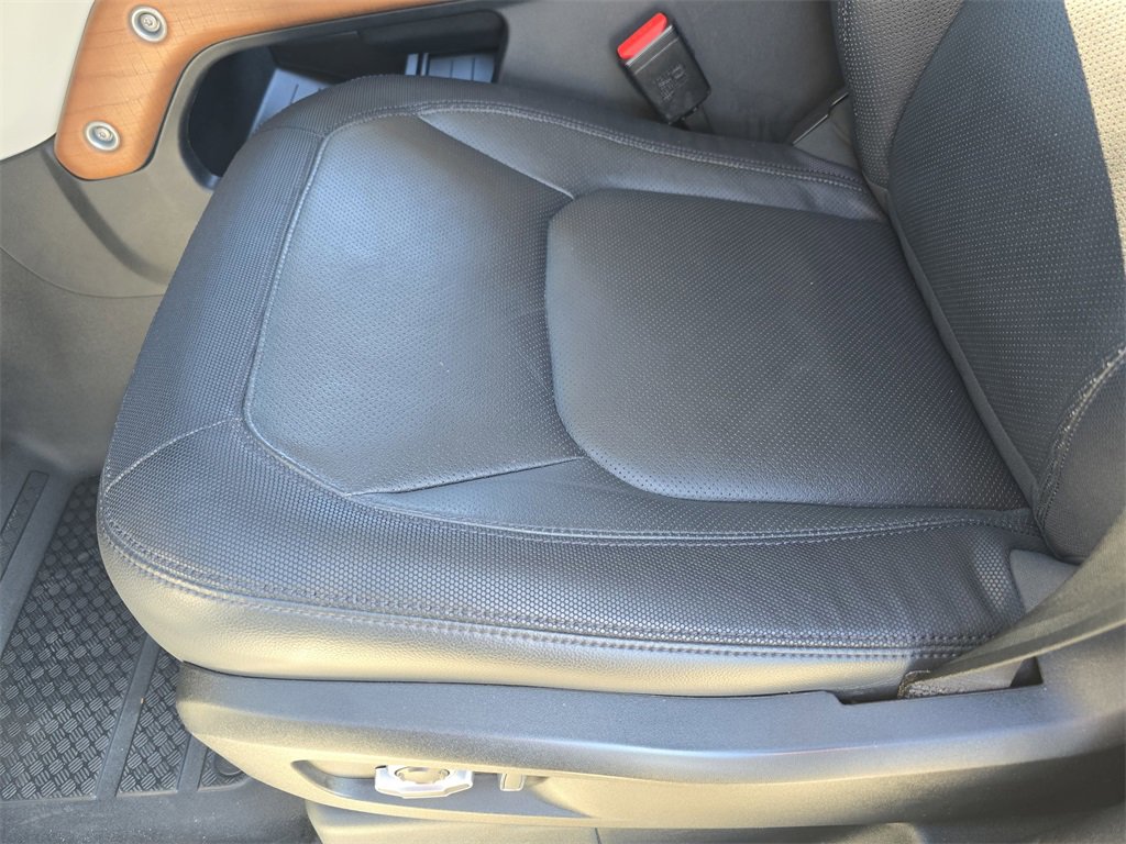 Certified 2023 Land Rover Defender 130 X-Dynamic SE image 30