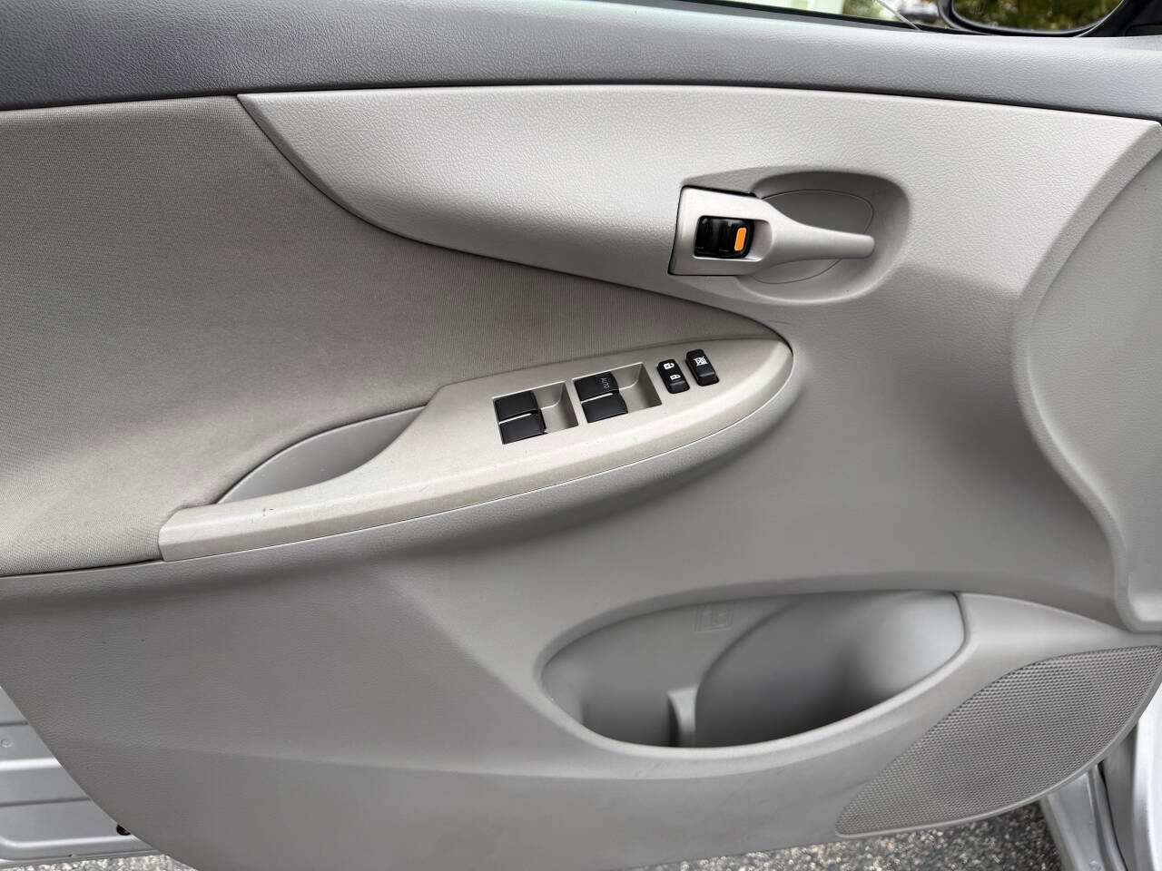 Used 2010 Toyota Corolla LE image 16