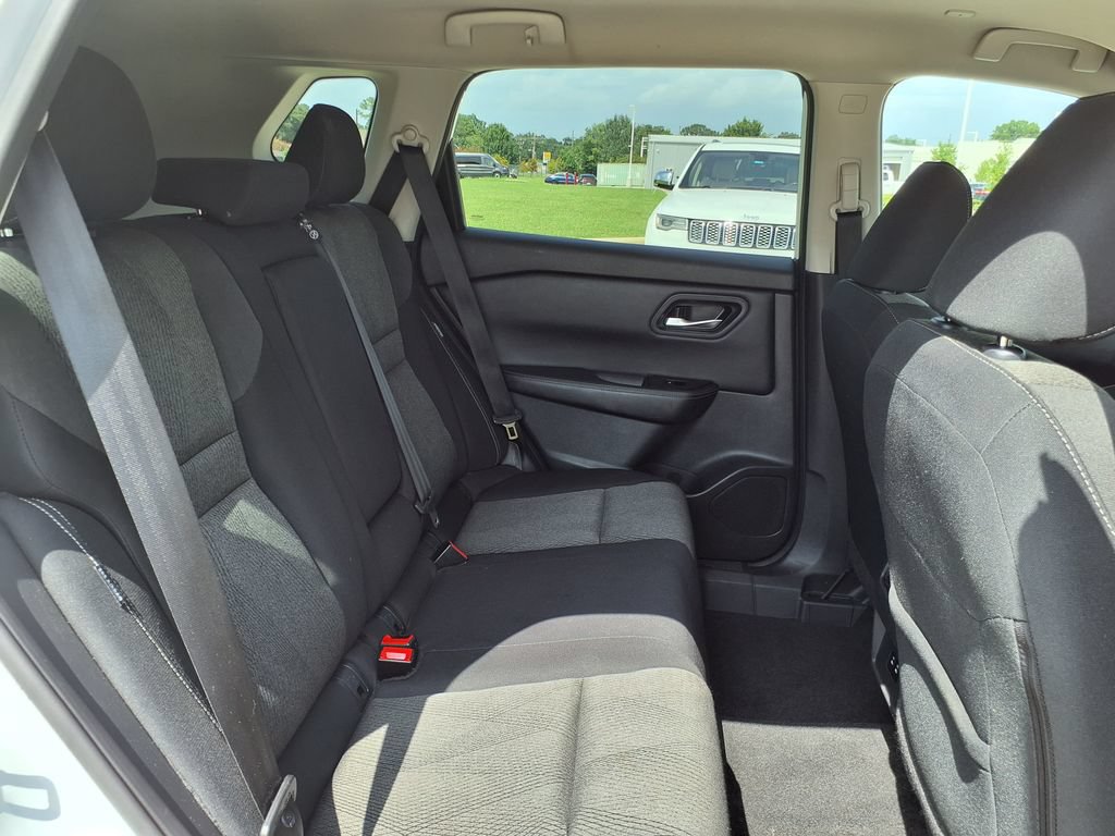Used 2024 Nissan Rogue SV FWD image 23