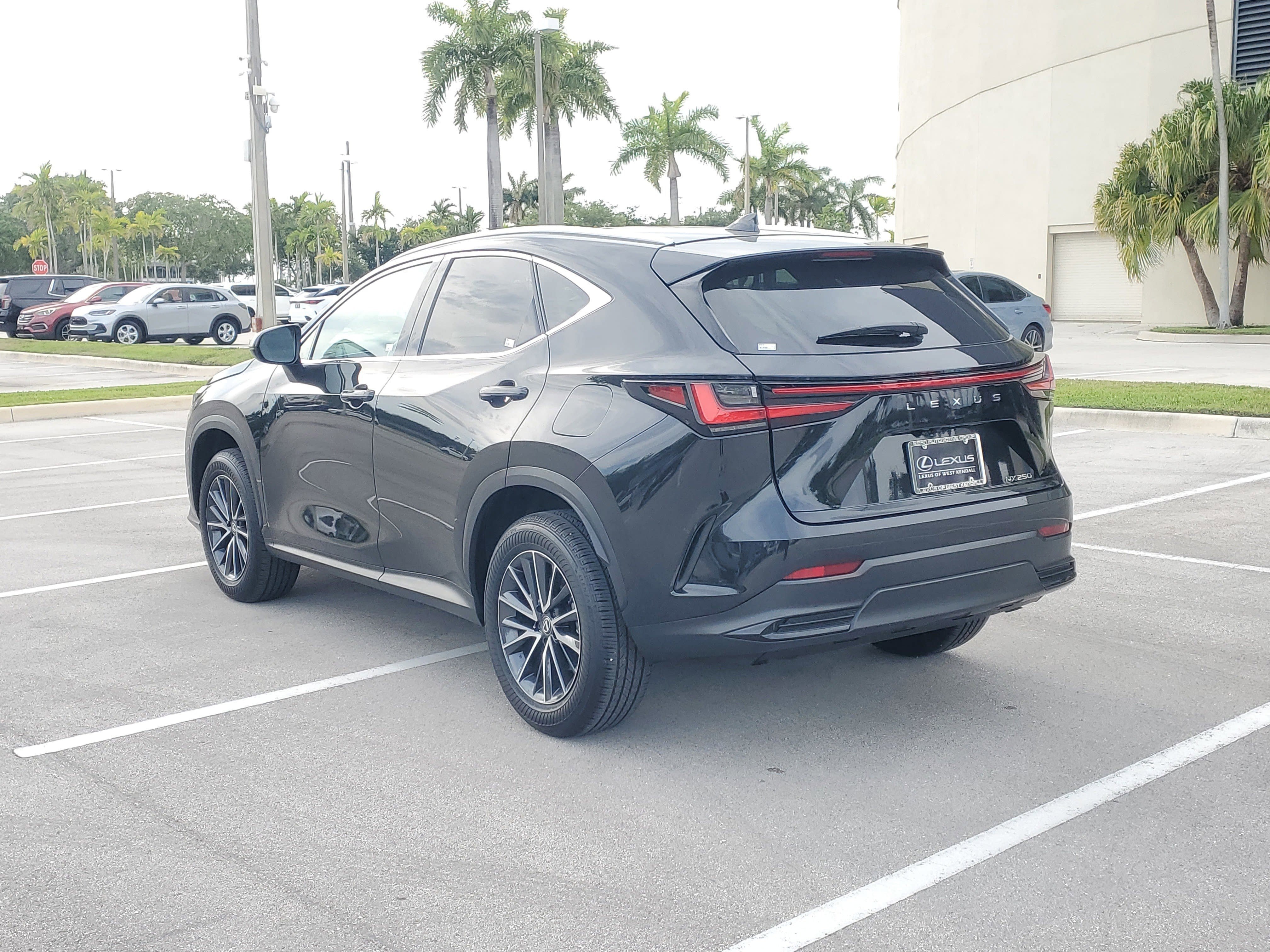 Used 2025 Lexus NX 250 FWD w/ Towing Package (2000 Lbs) image 8