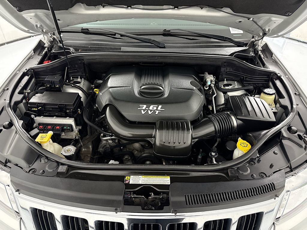 Used 2012 Jeep Grand Cherokee Laredo w/ Laredo E Group image 28