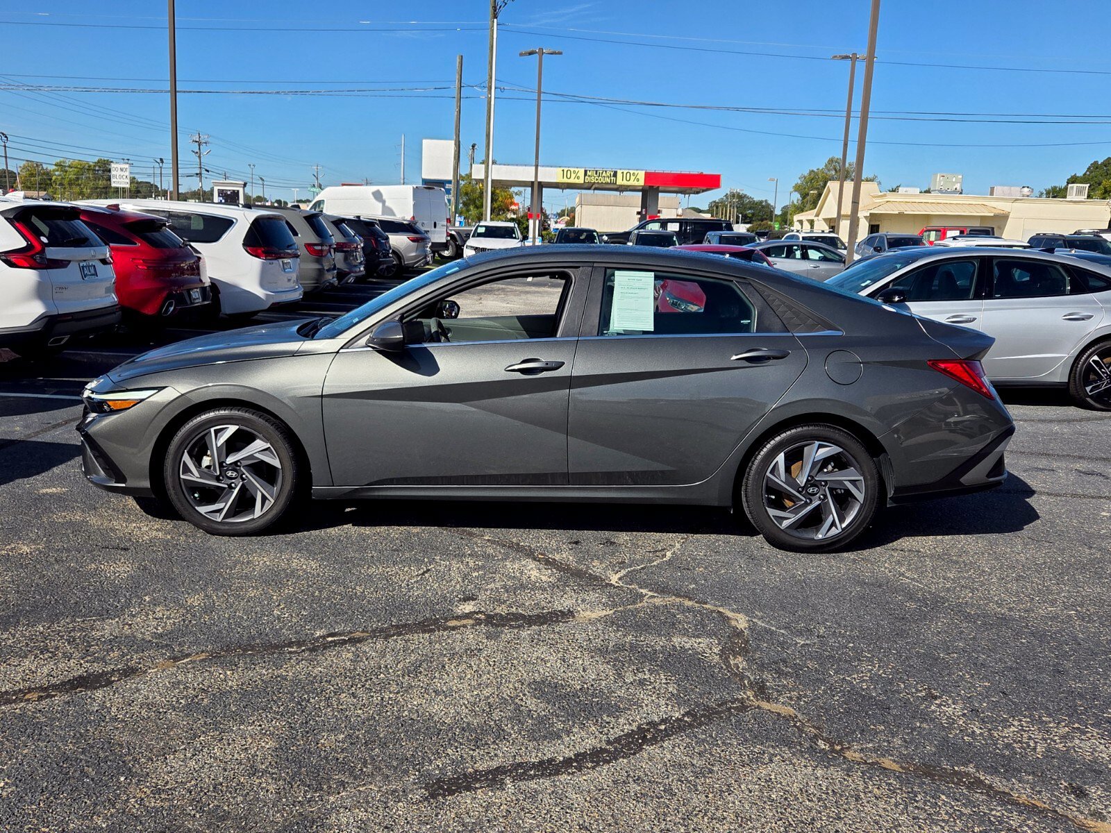 Used 2025 Hyundai Elantra SEL FWD image 4
