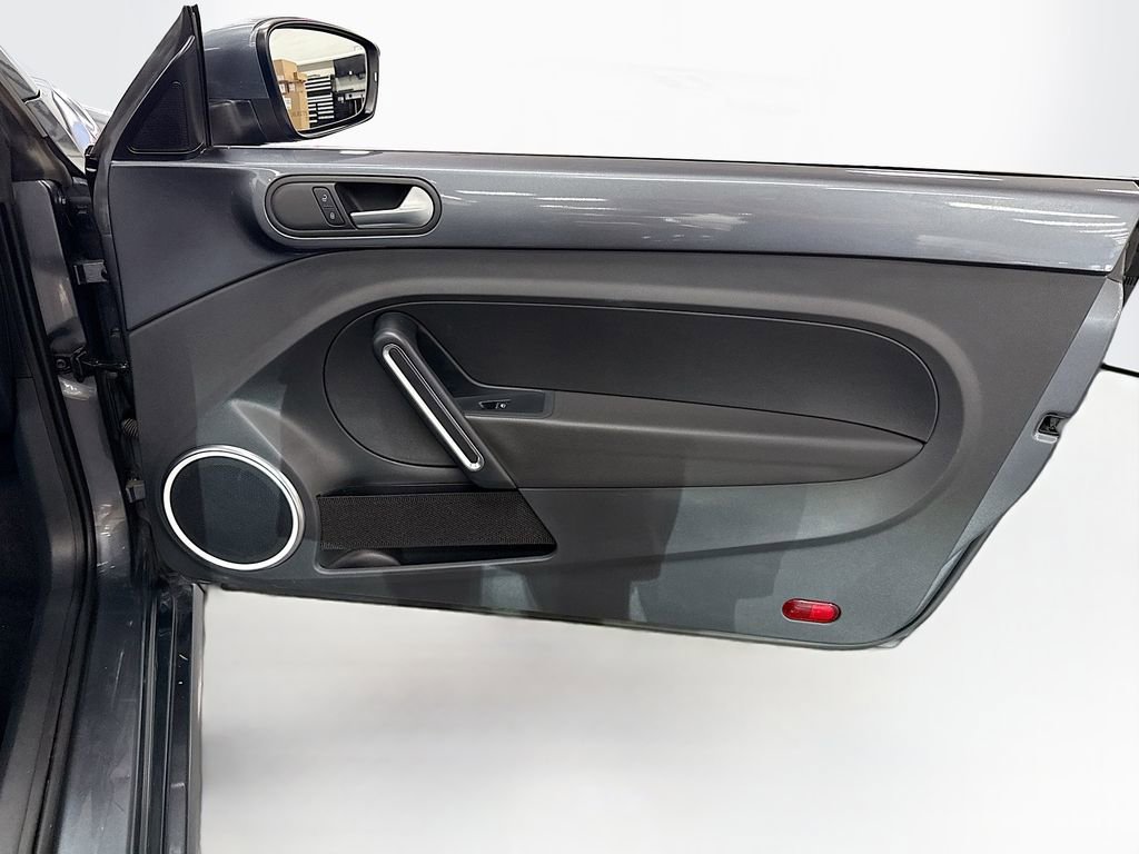 Used 2013 Volkswagen Beetle 2.5 image 29