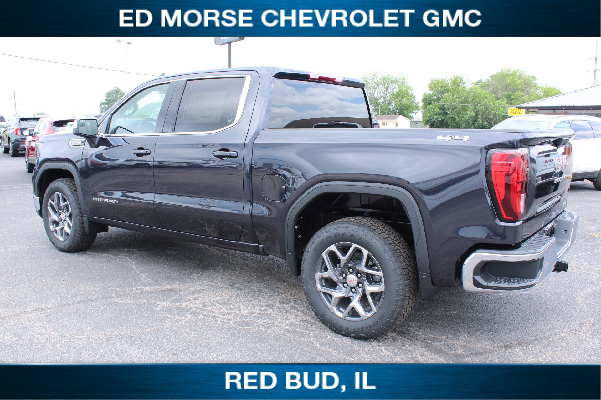 New 2025 GMC Sierra 1500 SLE image 17