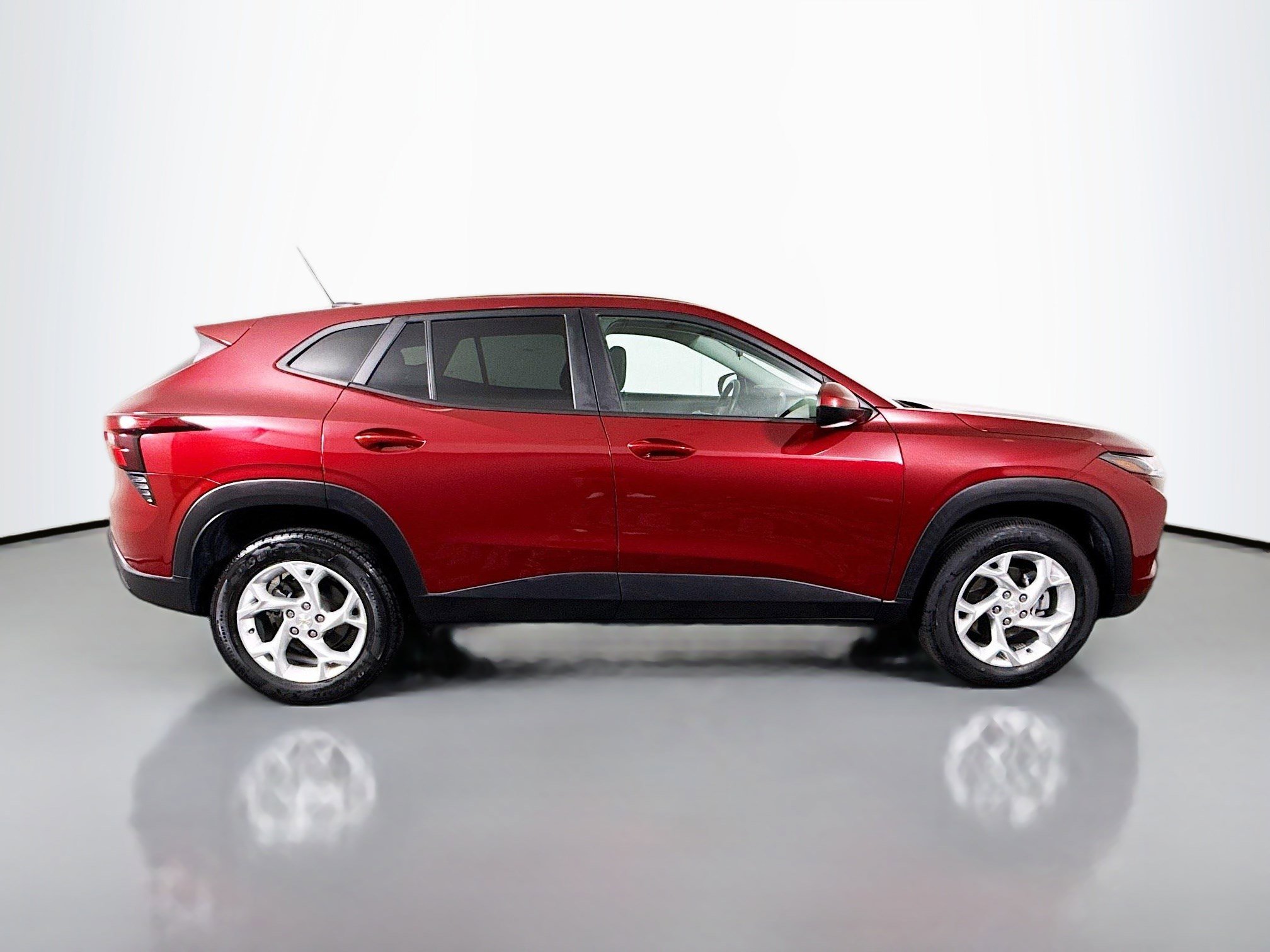 Used 2024 Chevrolet Trax LS w/ LS Convenience Package FWD image 11