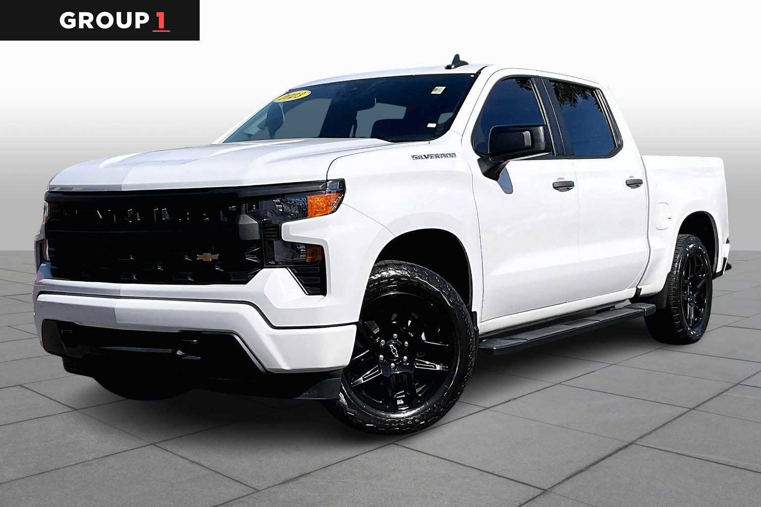 Used 2023 Chevrolet Silverado 1500 Custom image 1
