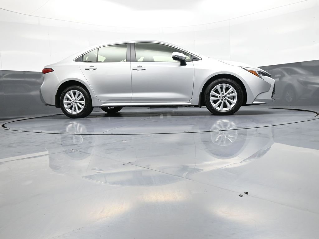 Certified 2025 Toyota Corolla XLE image 28