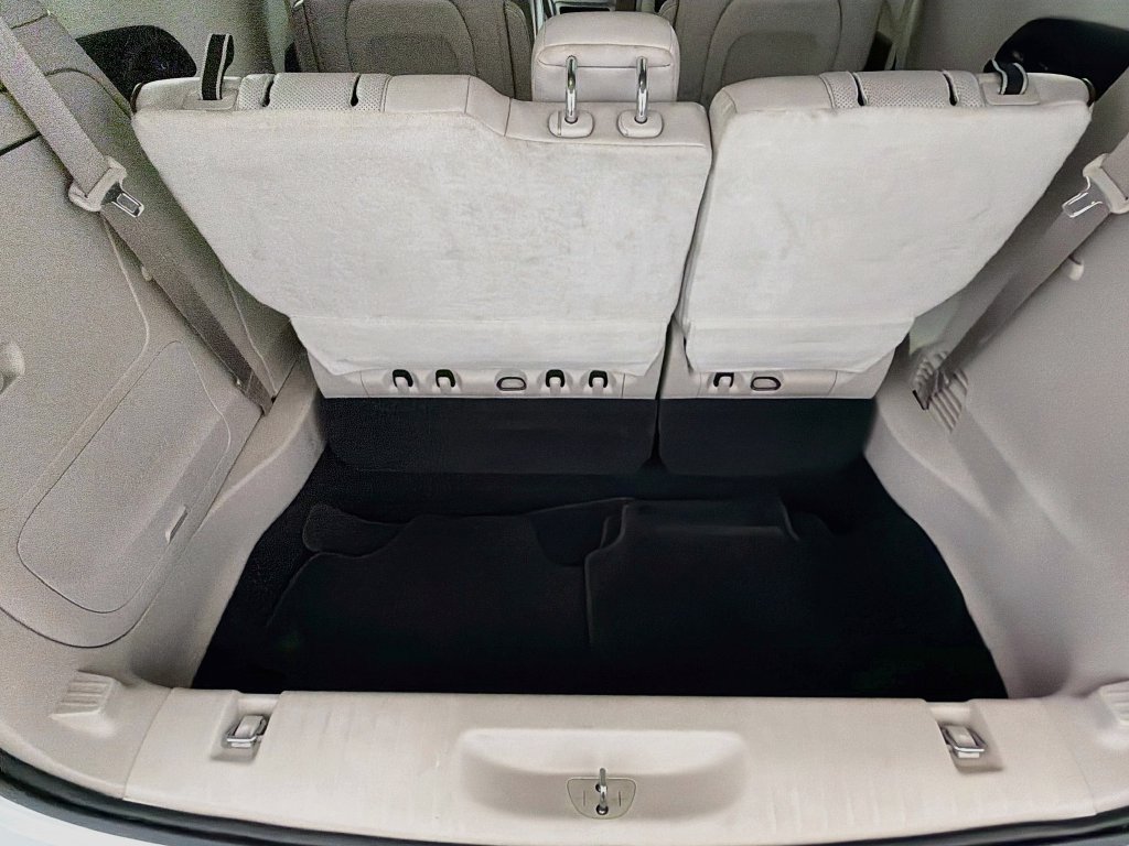 Used 2017 Chrysler Pacifica Limited w/ UConnect Theater Package FWD image 30