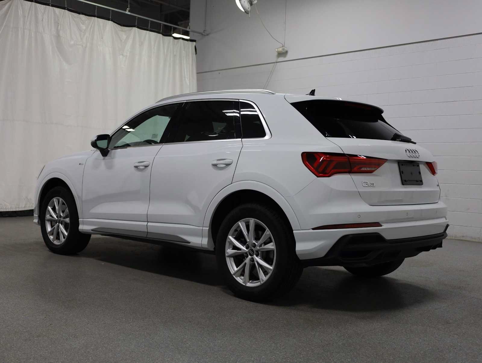 Used 2025 Audi Q3 2.0T Premium Plus AWD/4WD image 3