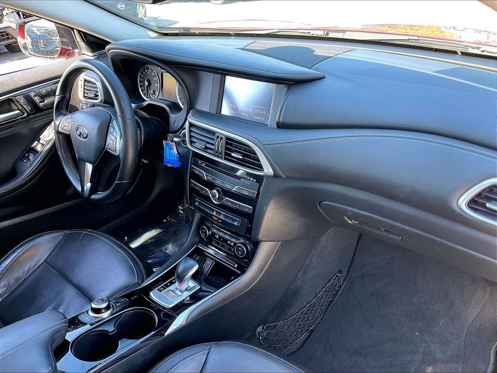 Used 2017 INFINITI QX30 Premium AWD/4WD image 13