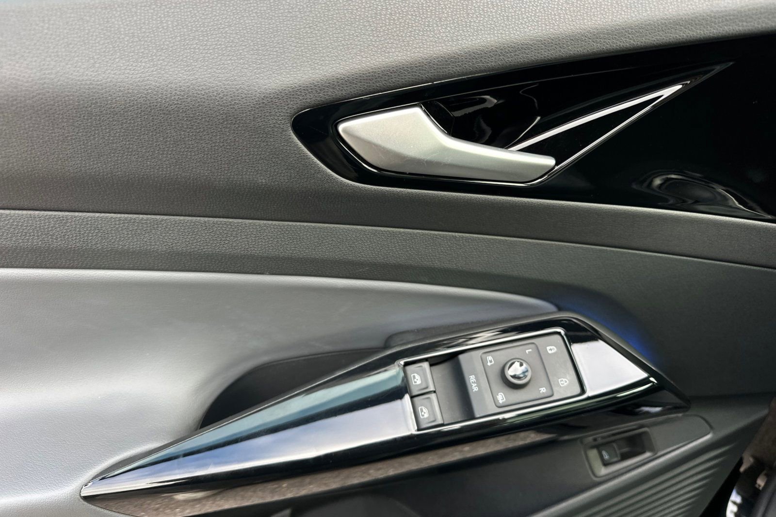 Used 2022 Volkswagen ID.4 Pro S RWD image 11