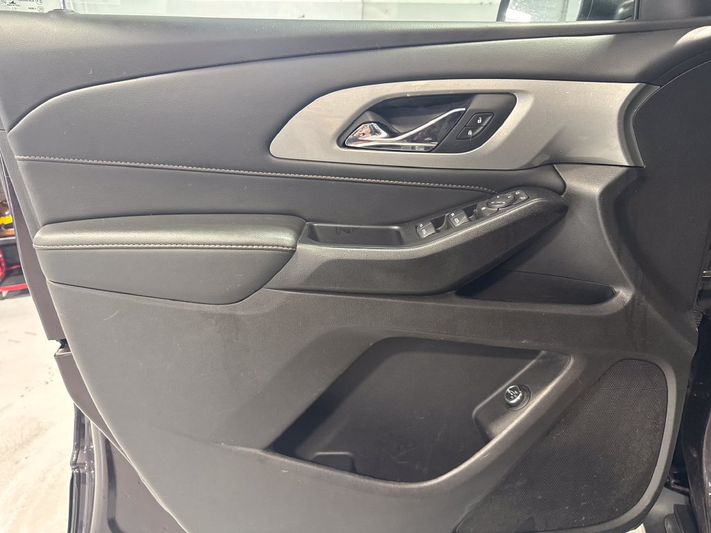 Used 2021 Chevrolet Traverse LT AWD/4WD image 30