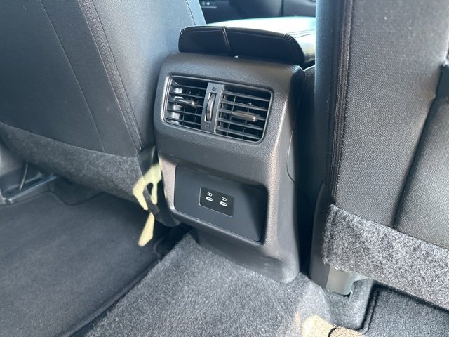 Used 2025 Nissan Rogue SV image 17