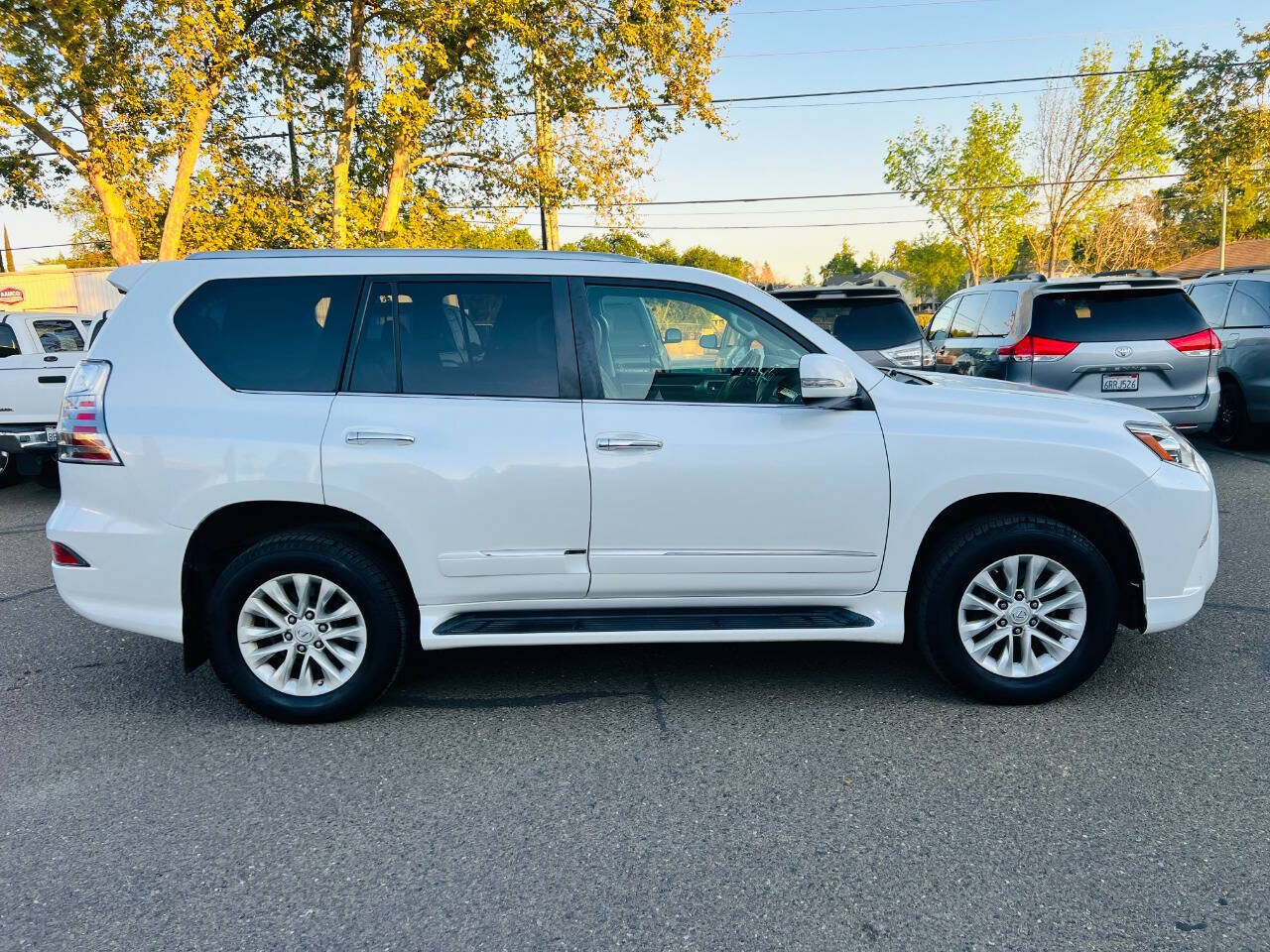 Used 2015 Lexus GX 460 w/ Premium Package AWD/4WD image 6