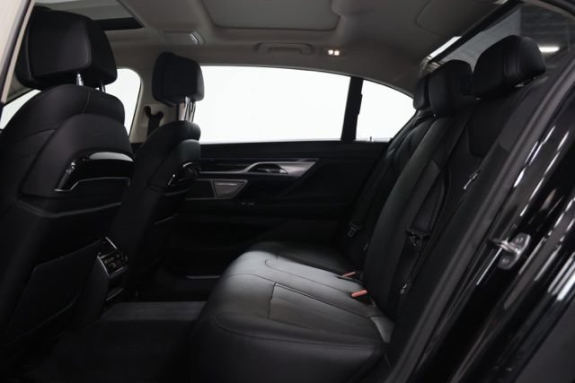 Used 2017 BMW 740i xDrive AWD/4WD image 31