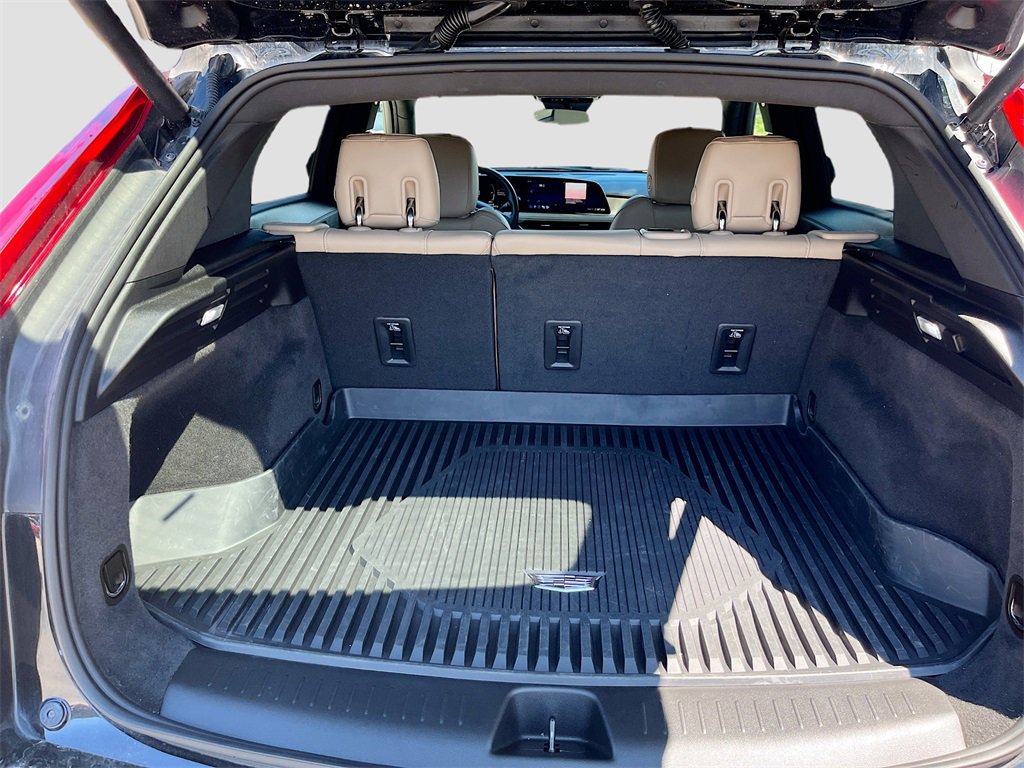 Used 2024 Cadillac XT4 Luxury w/ Cold Weather Package image 27