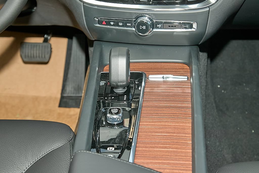 New 2026 Volvo V60 B5 Cross Country Plus w/ Climate Package AWD/4WD image 28