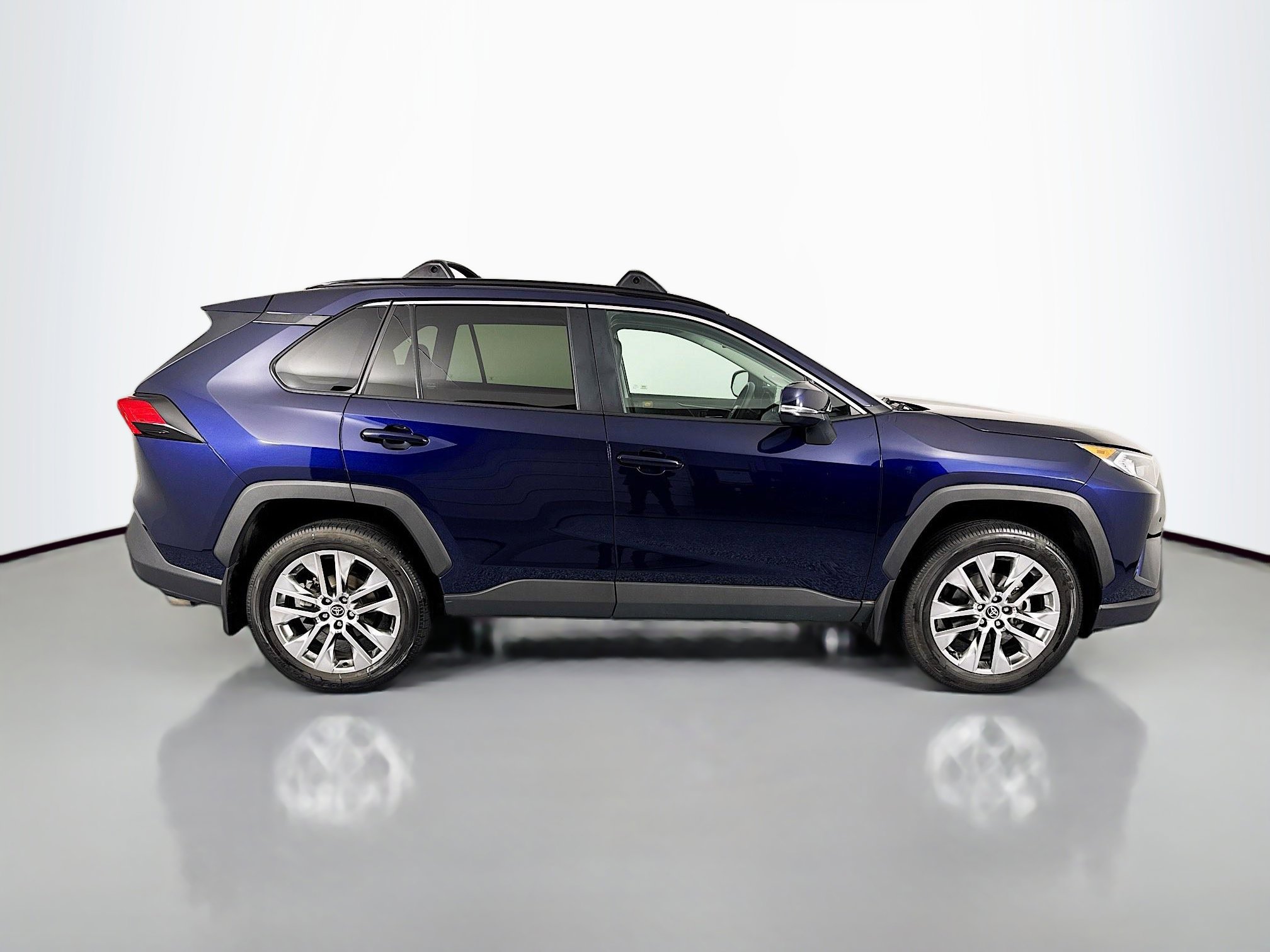 Used 2021 Toyota RAV4 XLE Premium AWD/4WD image 4