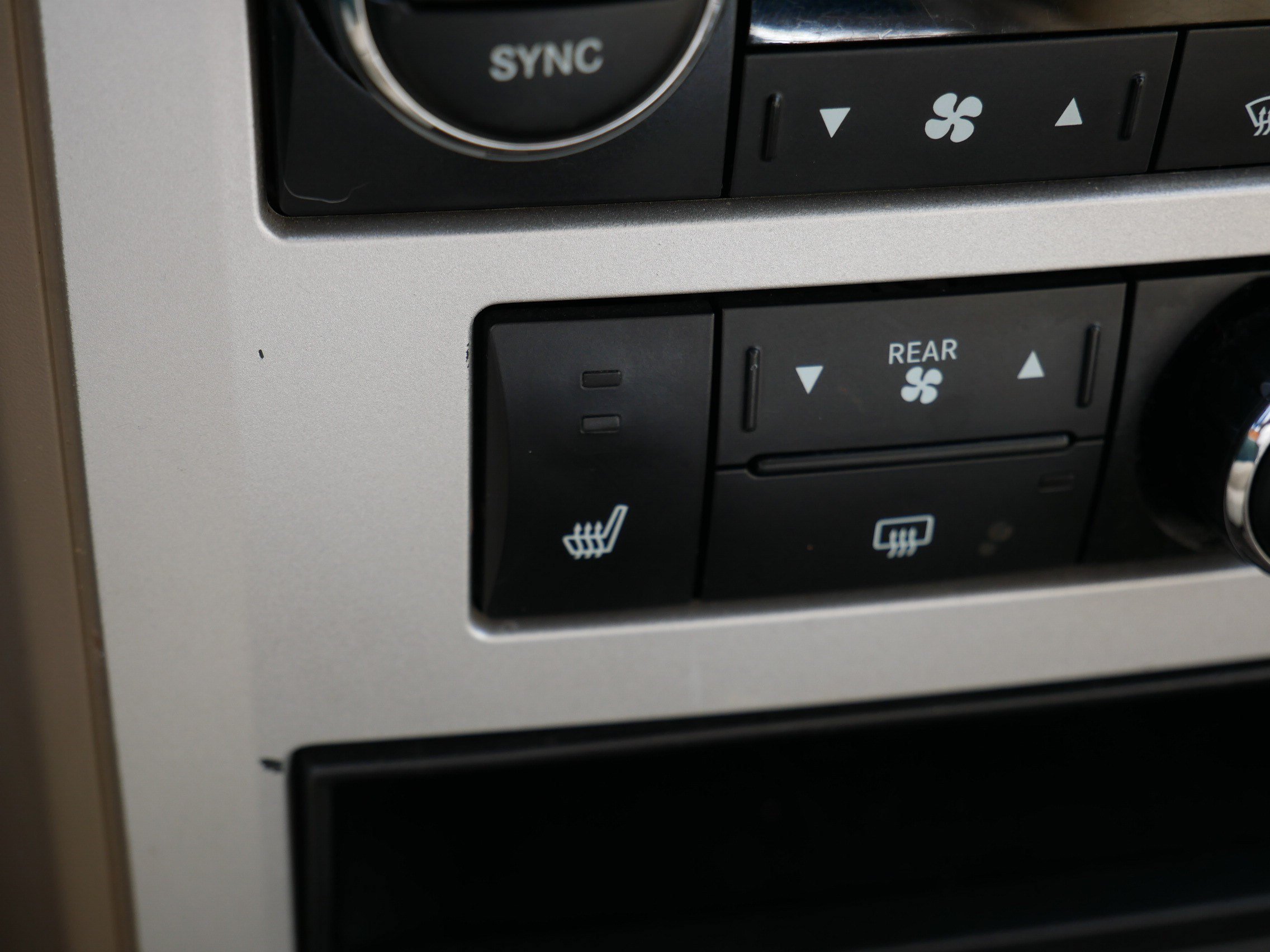 Used 2010 Chrysler Town & Country Limited FWD image 31