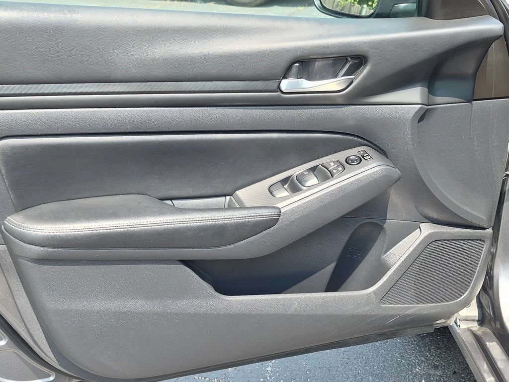 Used 2025 Nissan Altima 2.5 SV FWD image 20