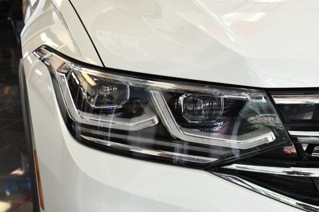 Used 2022 Volkswagen Tiguan SEL R-Line AWD/4WD image 4