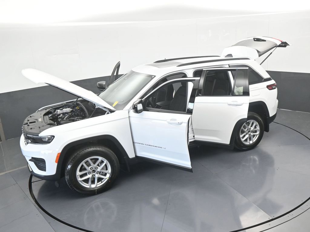 Used 2025 Jeep Grand Cherokee Laredo X RWD image 60