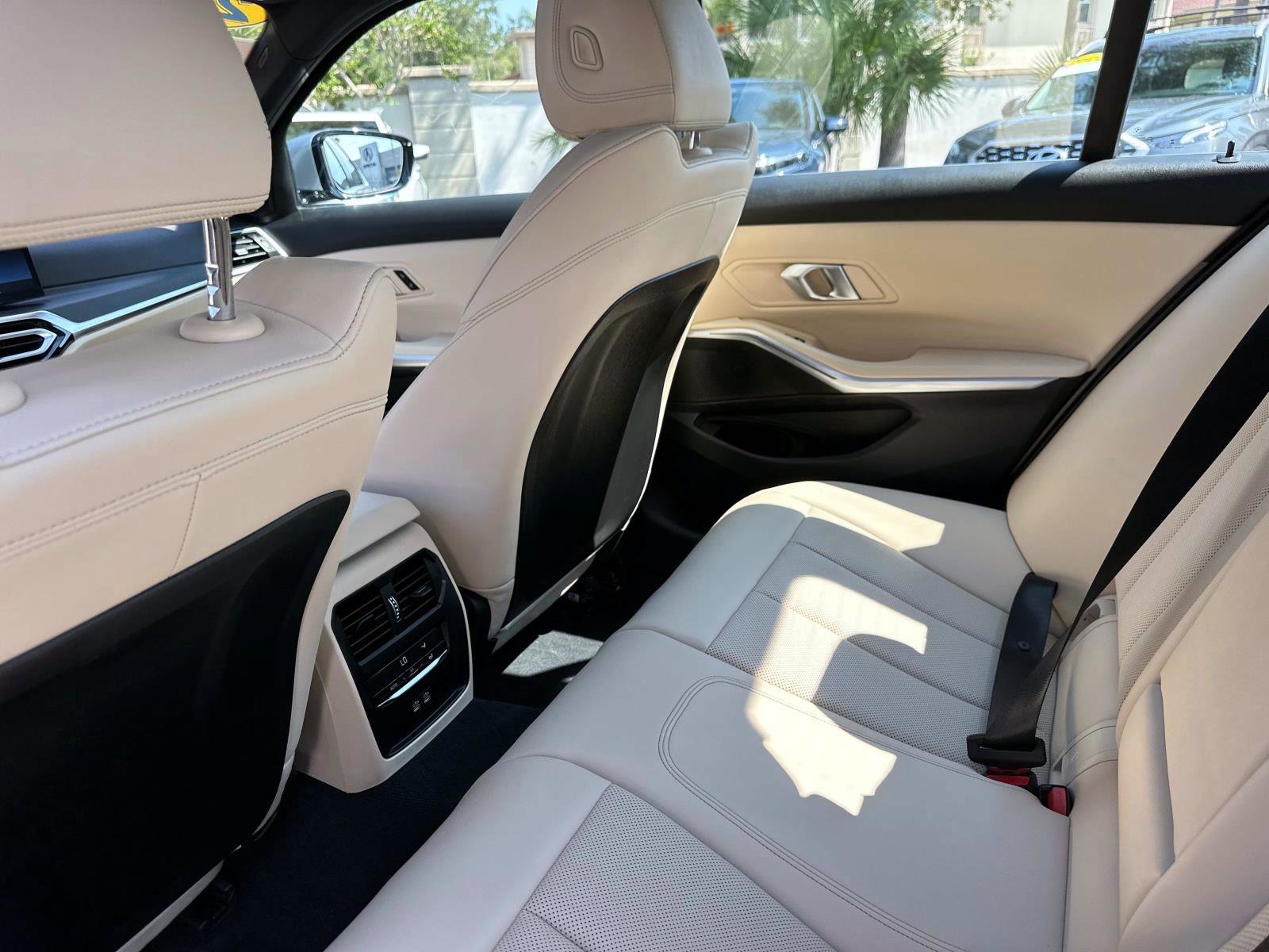 Used 2024 BMW 330i Sedan w/ Premium Package image 15