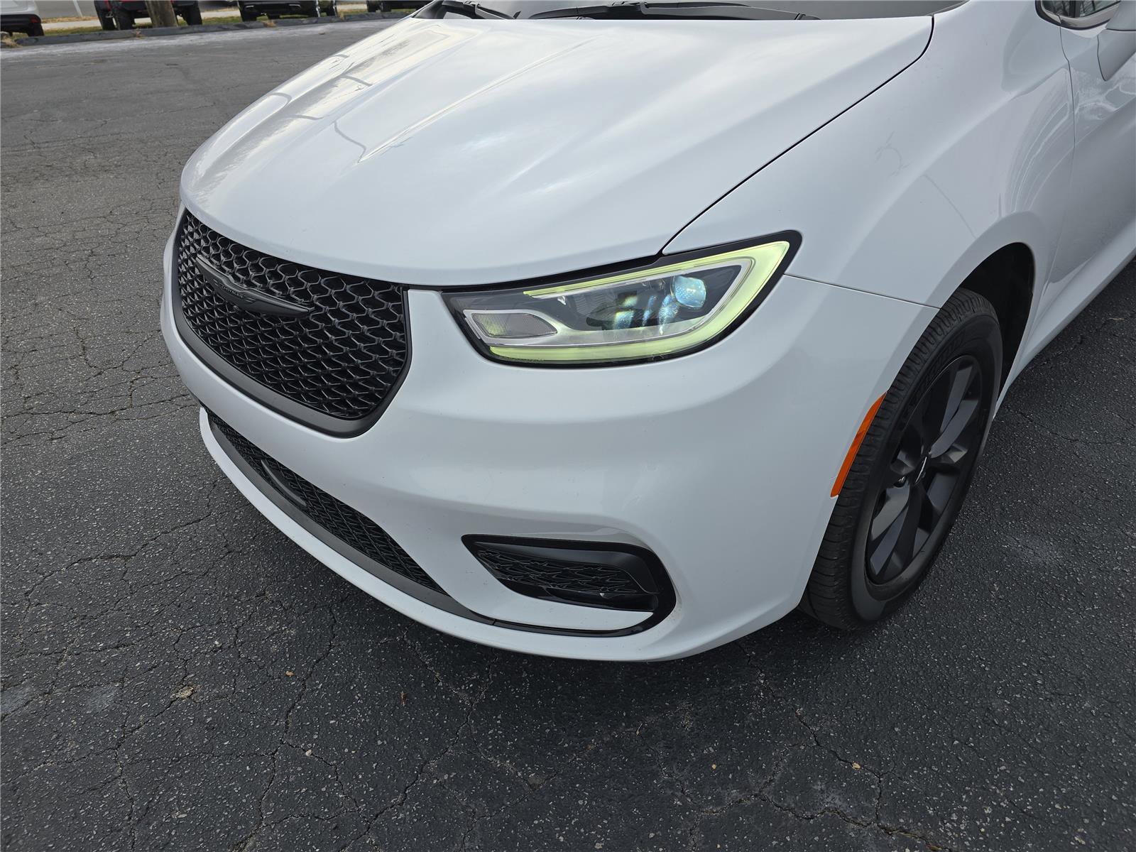 Used 2021 Chrysler Pacifica Limited w/ S Appearance Package image 10