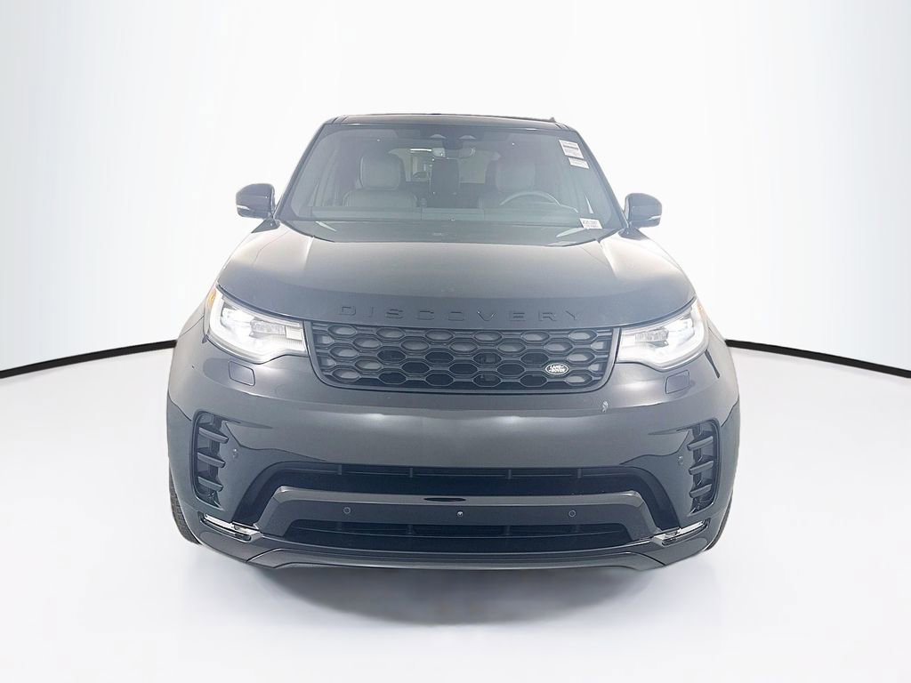 New 2025 Land Rover Discovery Dynamic SE image 2