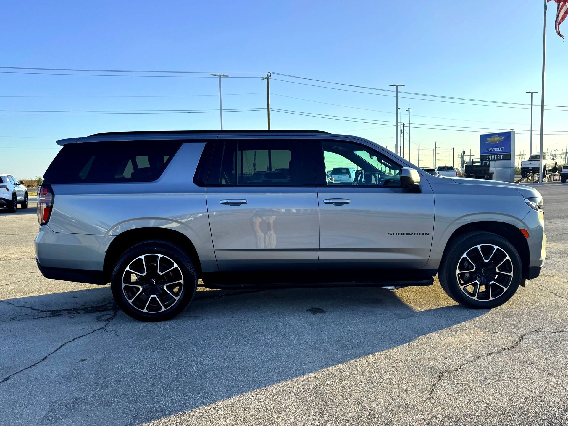 Used 2024 Chevrolet Suburban RST image 5