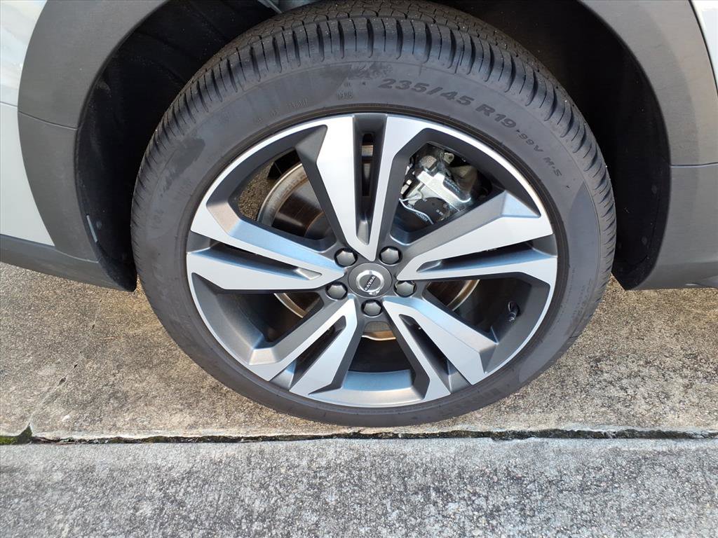 New 2025 Volvo V60 B5 Cross Country Plus w/ Protection Package Premier image 10