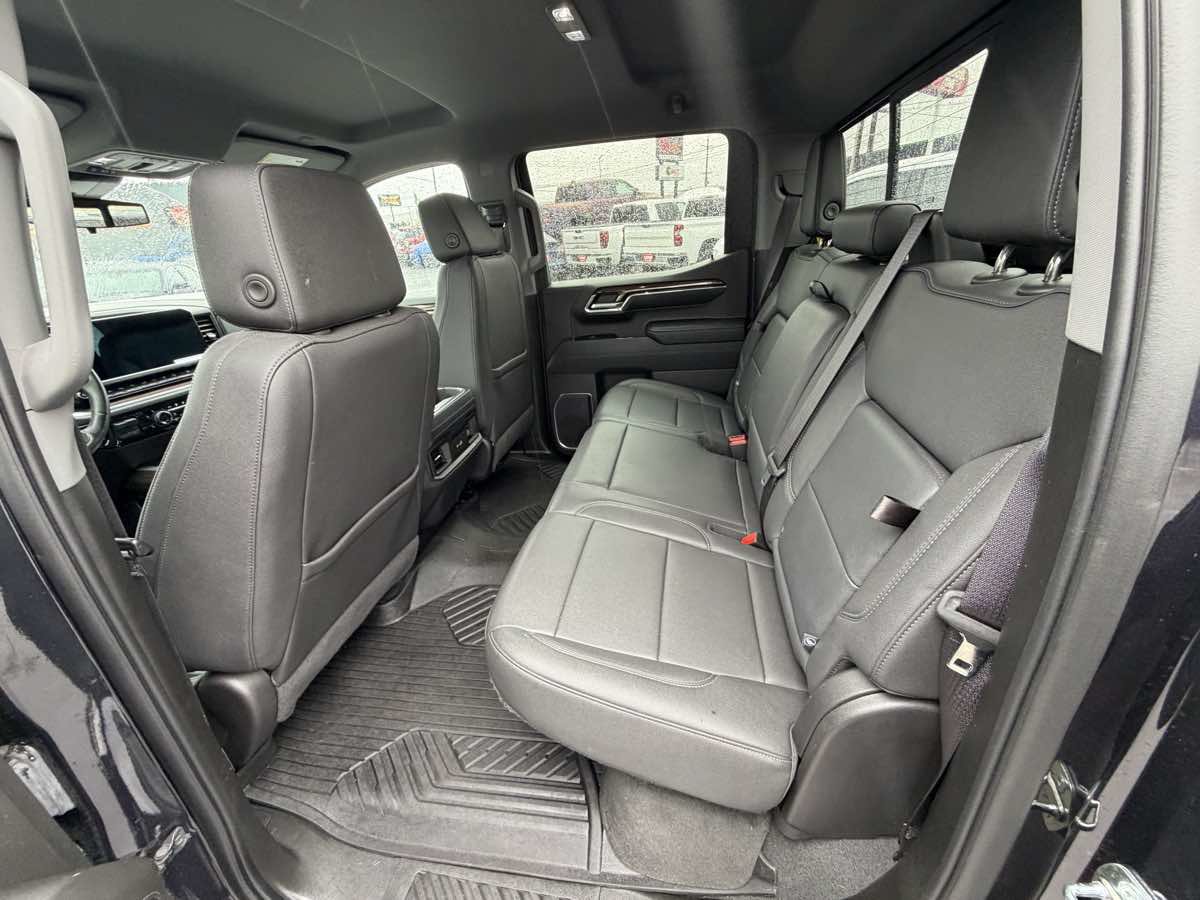 Used 2023 Chevrolet Silverado 1500 LT Trail Boss w/ LT Trail Boss Premium Package AWD/4WD image 11