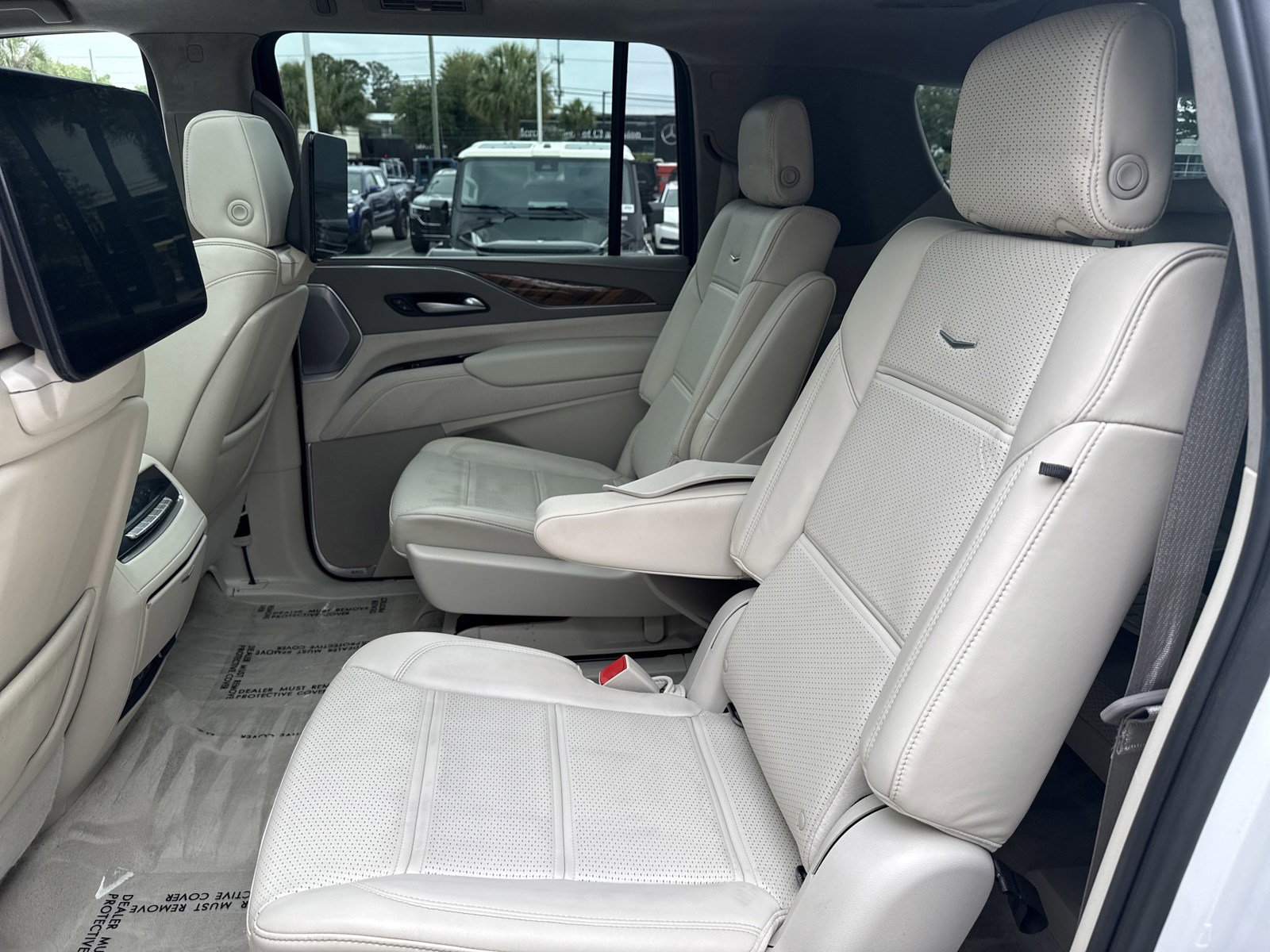 Used 2023 Cadillac Escalade ESV Premium Luxury Platinum w/ LPO, Radiant Package AWD/4WD image 27