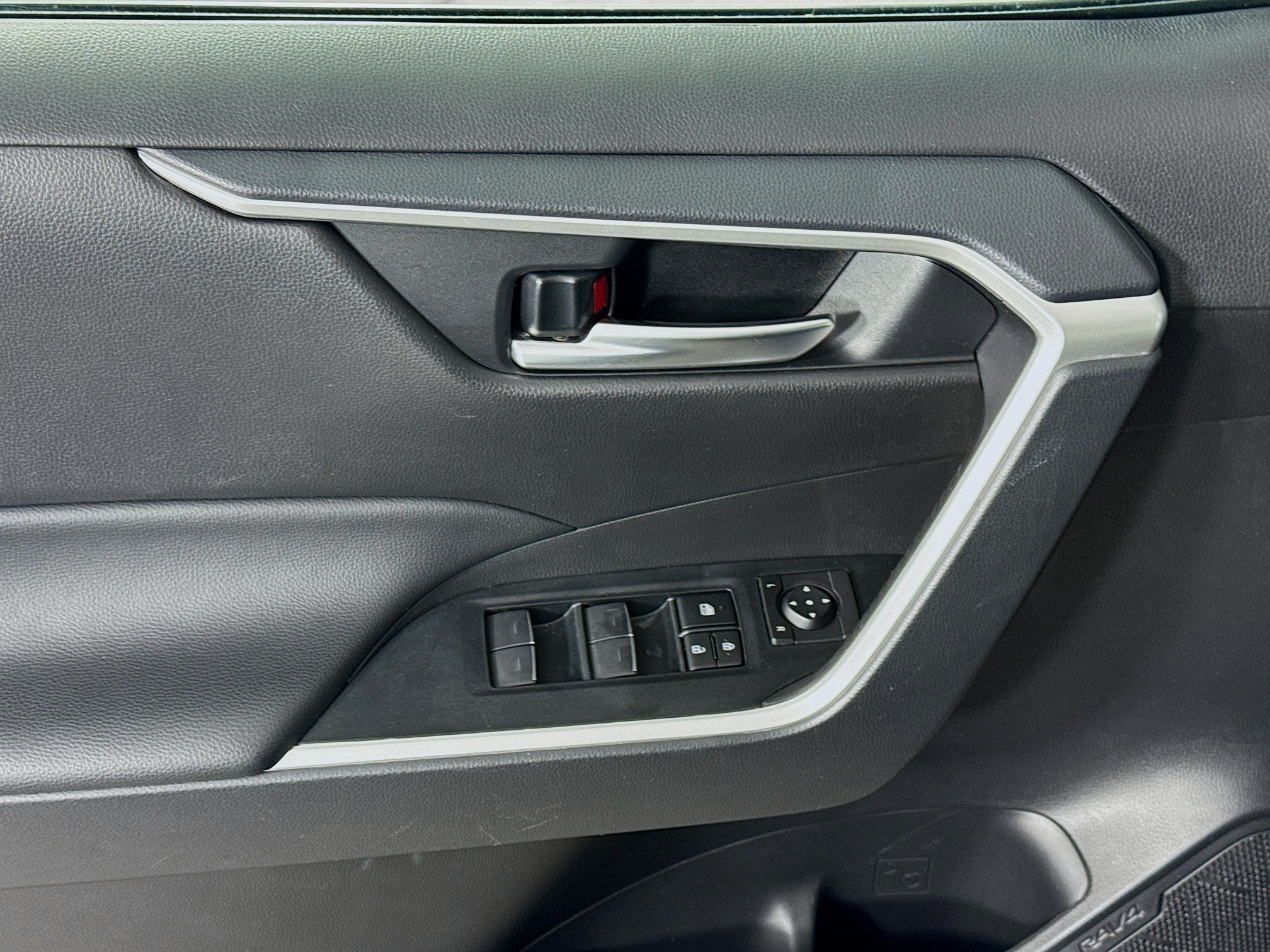 Certified 2025 Toyota RAV4 XLE AWD/4WD image 17