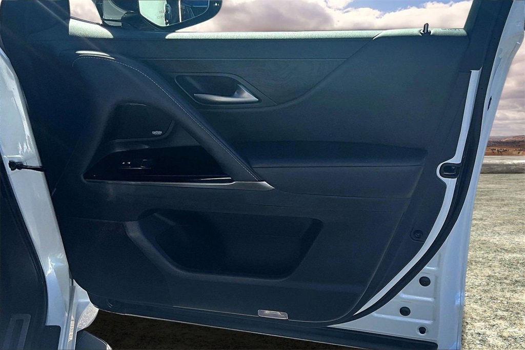 Used 2023 Lexus LX 600 4WD w/ Premium Package image 28