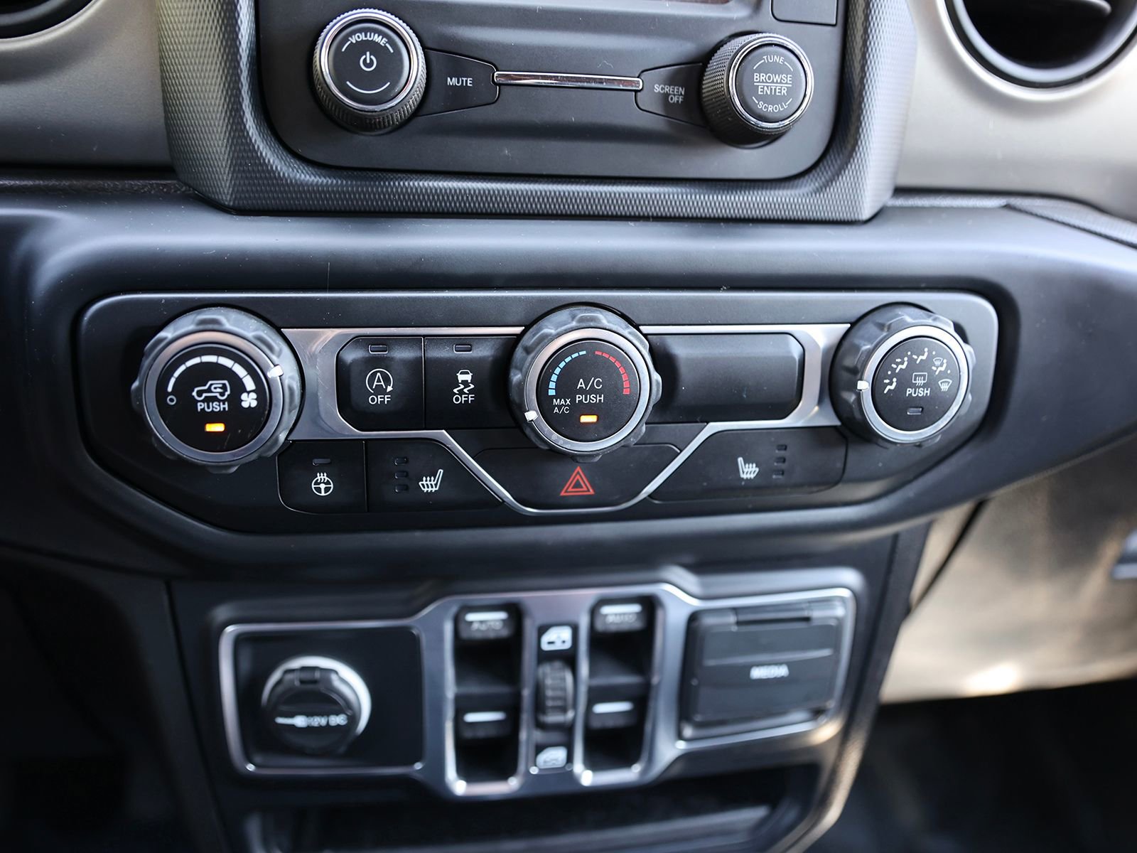 Used 2018 Jeep Wrangler Unlimited Sport S AWD/4WD image 25