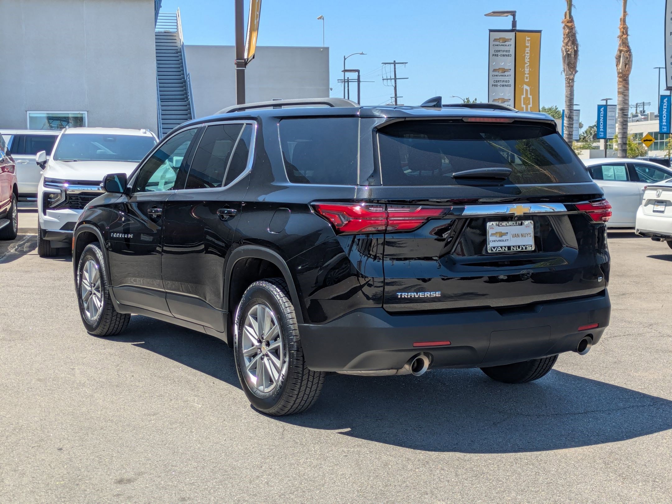 Used 2023 Chevrolet Traverse LT FWD image 7