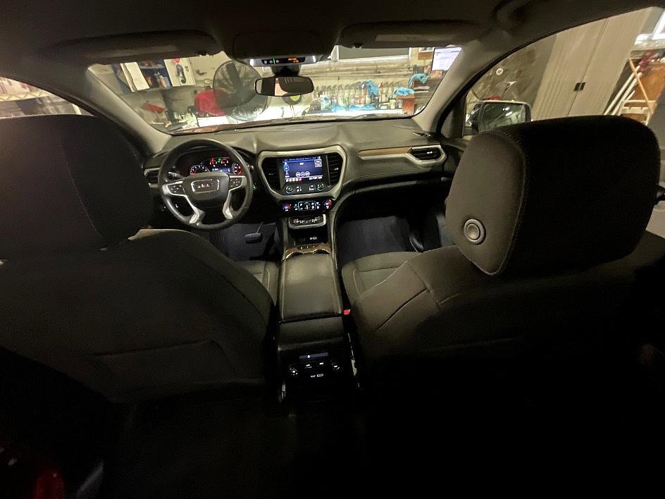 Used 2023 GMC Acadia SLE w/ Elevation Edition image 3