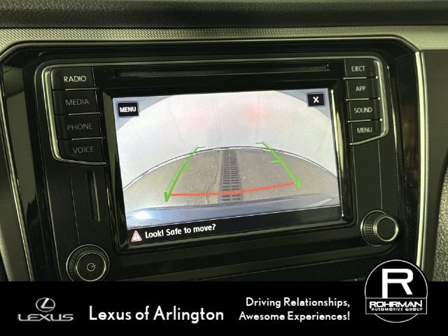 Used 2018 Volkswagen Passat 2.0T R-Line w/ R-Line Lighting Package FWD image 9