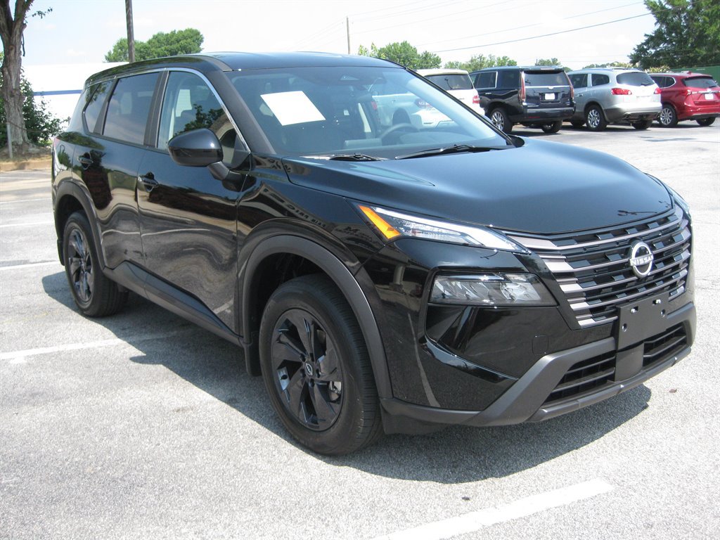 Used 2026 Nissan Rogue SV FWD image 4