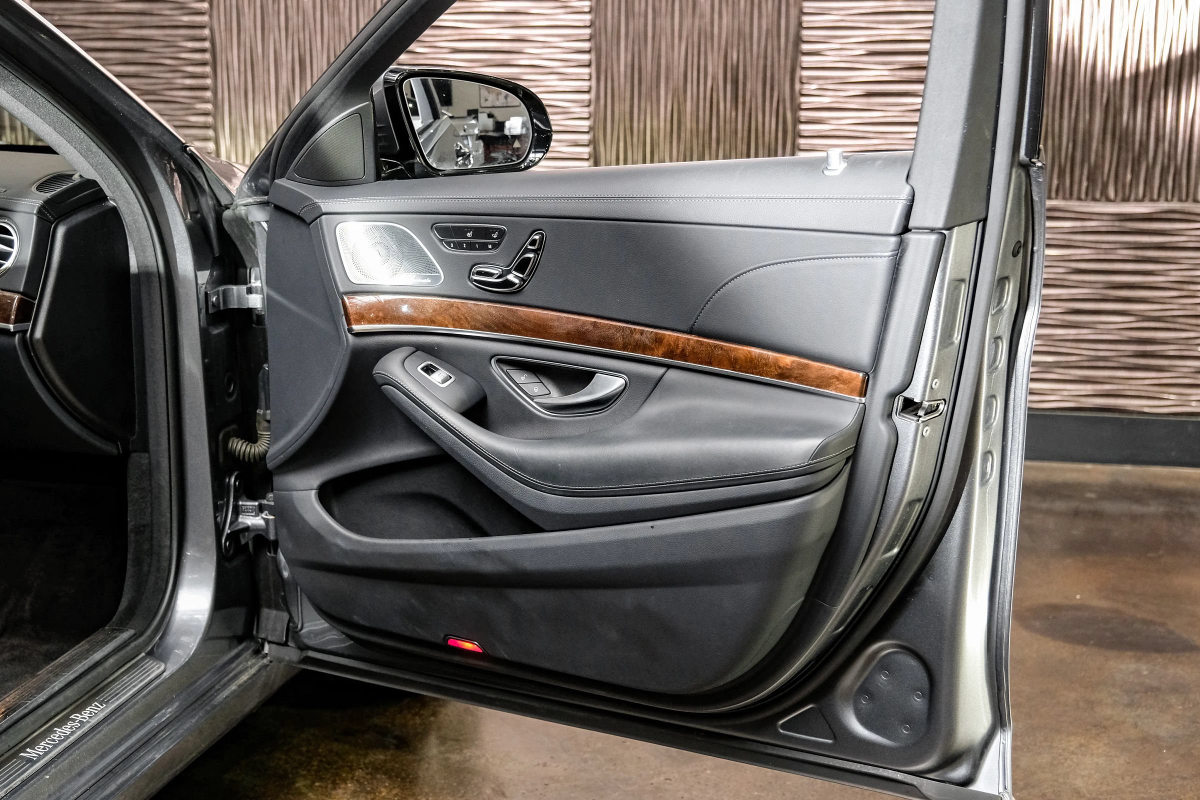 Used 2018 Mercedes-Benz S 560 4MATIC Sedan image 40