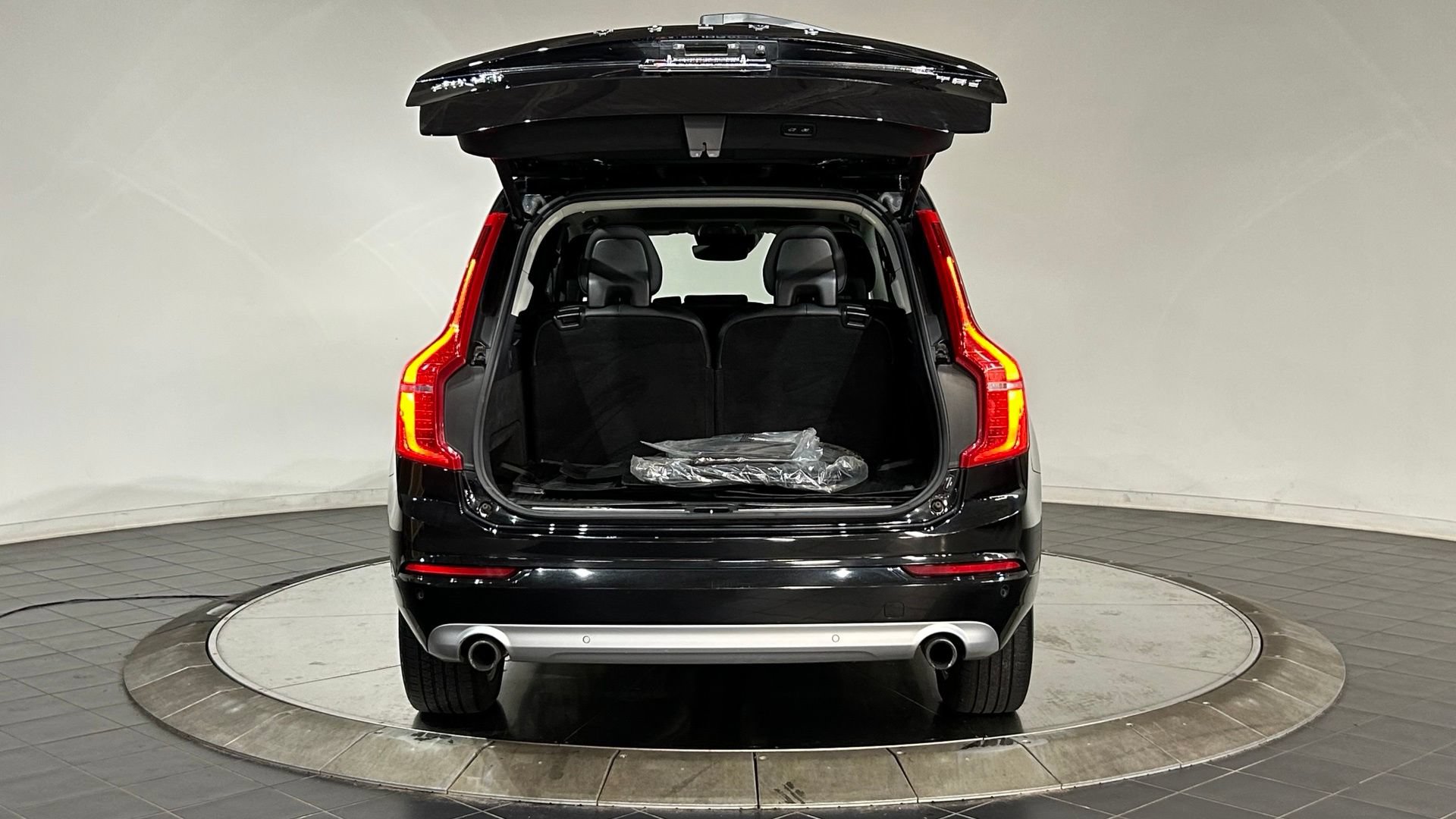 Used 2018 Volvo XC90 T5 Momentum w/ Convenience Package AWD/4WD image 30