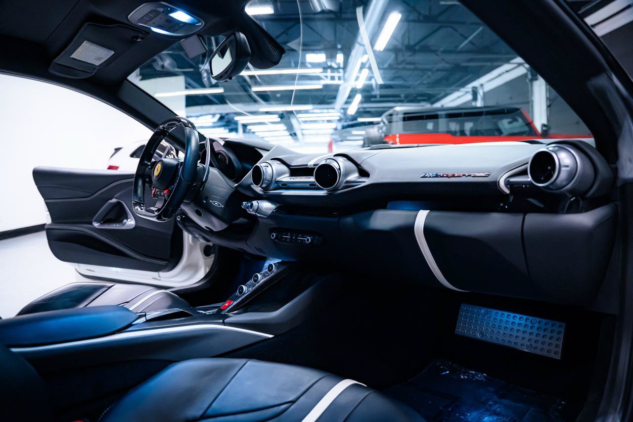 Used 2018 Ferrari 812 Superfast RWD image 33