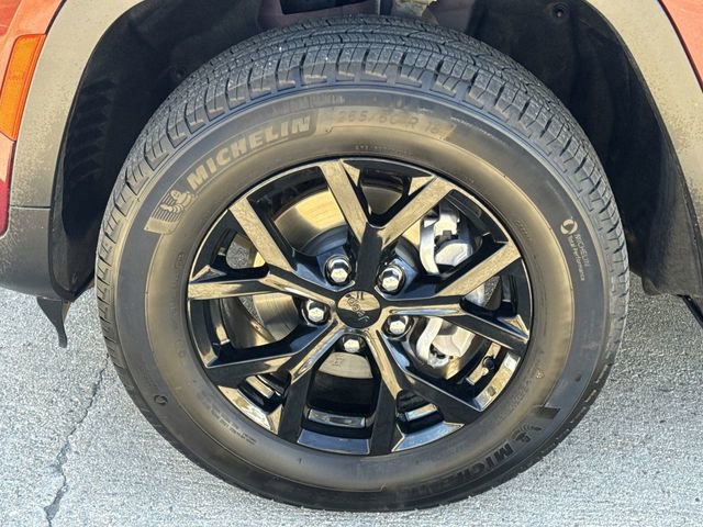 Used 2025 Jeep Grand Cherokee Altitude AWD/4WD image 31
