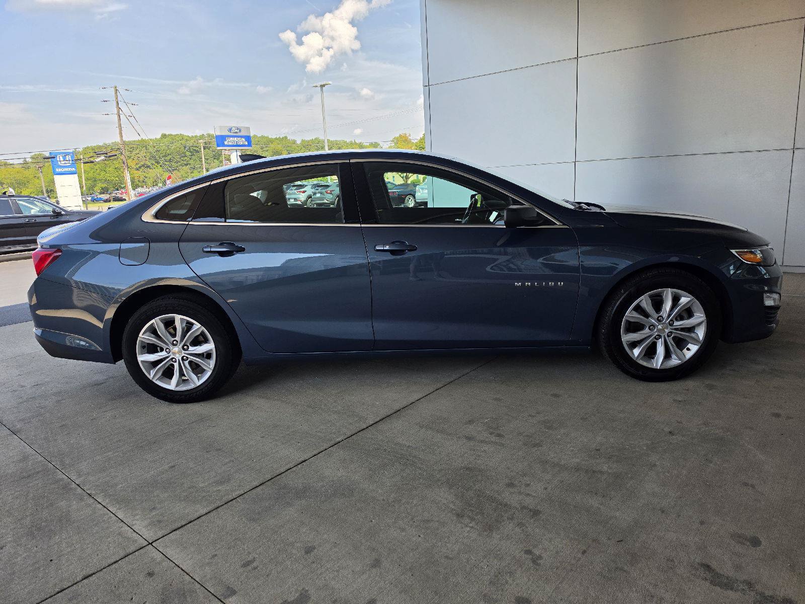 Used 2025 Chevrolet Malibu LT FWD image 5