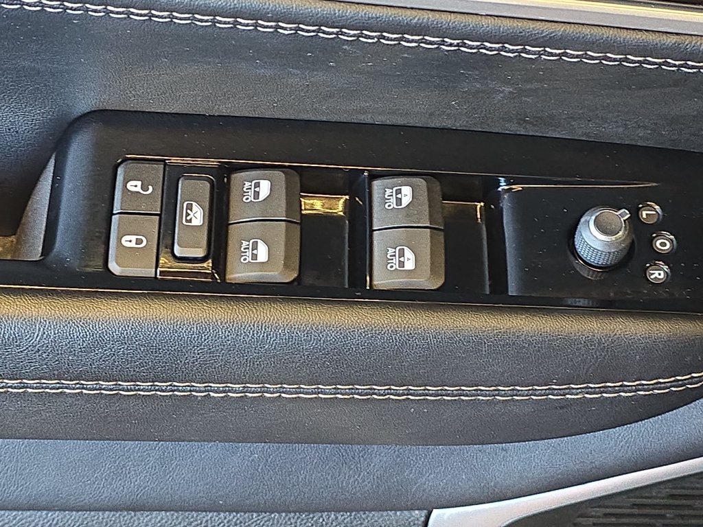 Used 2023 Jeep Wagoneer 4WD image 32